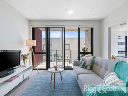 Modern Apartment In Prime Location - Photo 2