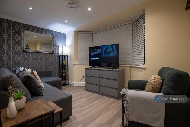 3 bedroom flat to rent - Photo 1