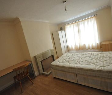 Mayville Avenue, Hyde Park - Photo 3