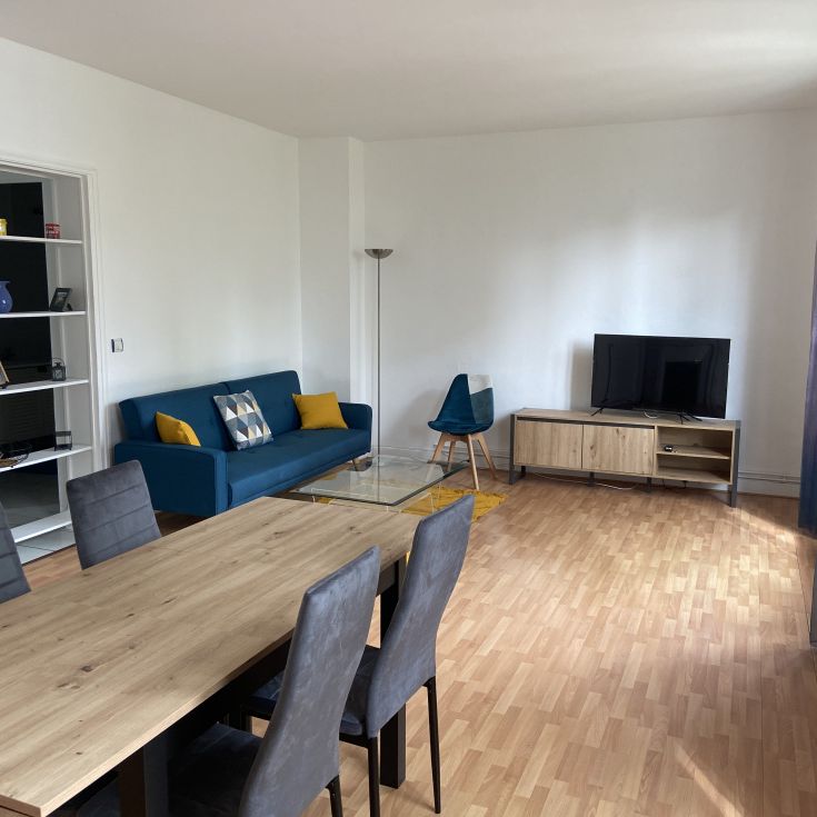 2/3 PIECES AVEC BUREAU MEUBLE - Photo 1