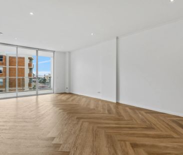 Inner-City Living at it's best - Photo 1