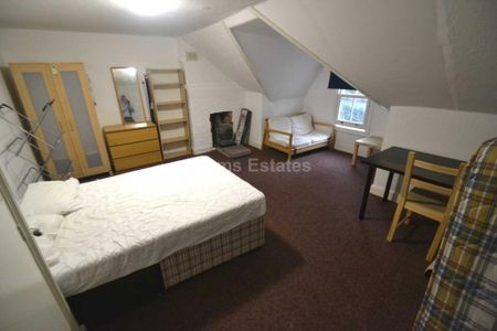 1 bedroom in a house share to rent - Photo 2