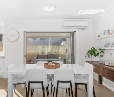 Designer style and boutique tri level townhouse - Photo 5