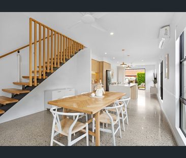 Low-Maintenance Luxury Living in an Architecturally Designed Duplex... - Photo 4