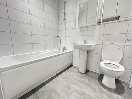 3 bedroom flat to rent - Photo 5