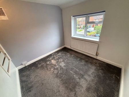 4 bedroom detached to let - Photo 5