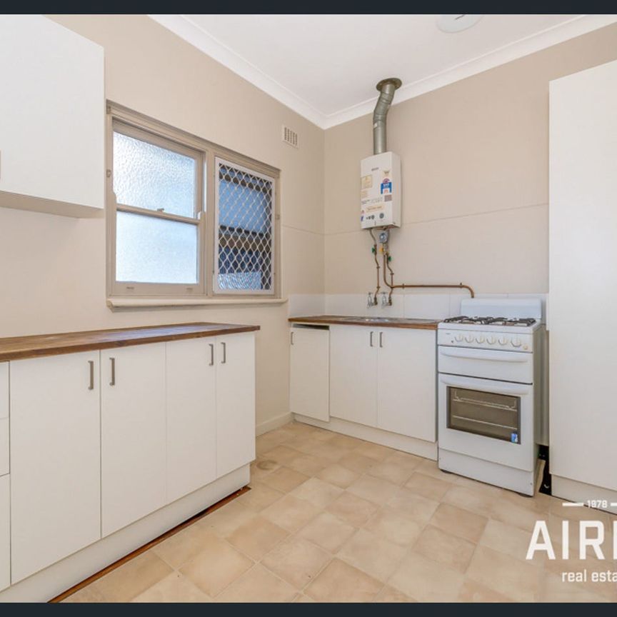 Cosy & convenient two bedroom in amazing location! - Photo 1