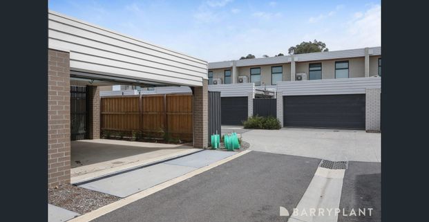 Modern, Low-Maintenance Living in the Heart of LUMA Estate with 7 star energy rating. - Photo 1