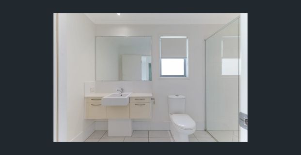 3-Bed, 2-Bath Townhouse with Private Courtyard - Photo 1