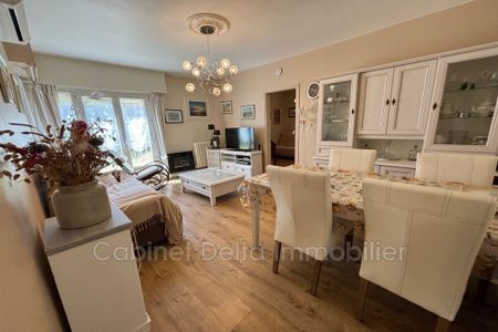Location Appartement 3 pièces 70m² SANARY SUR MER 83110 - Photo 2