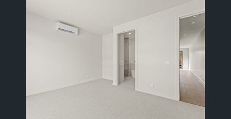 Boutique Sophistication Meets Timeless Comfort in Ivanhoe - Photo 2