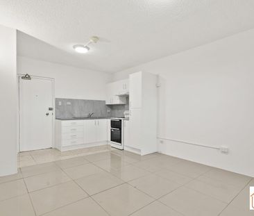 Conveniently located to all you need - Photo 2