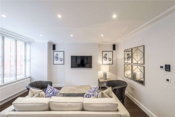 A simply stunning three bedroom apartment in this well run and sought after mansion block. - Photo 1