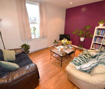 2 bedroom Flat in Cardigan Road, Leeds - Photo 1