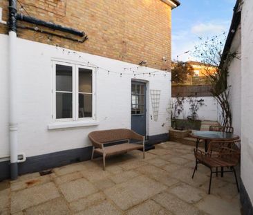 3 bedroom terraced house to rent - Photo 5