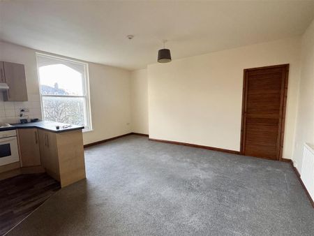 1 bedroom flat to rent - Photo 2