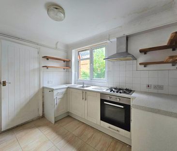 1 bedroom in a house share to rent - Photo 2