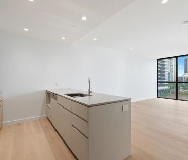 Sleek coastal retreat with ocean and city views - Photo 6