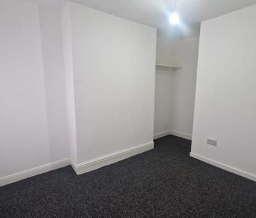 4 bedroom flat to rent - Photo 1