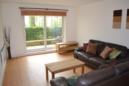 2 bed apartment to rent in Boulevard Drive, London, NW9 - Photo 5