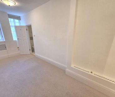 3 bedroom apartment to rent - Photo 2