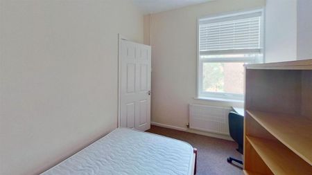 4 bedroom private hall to rent - Photo 2
