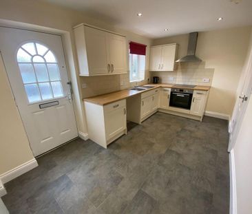 2 bedroom end of terrace house to rent - Photo 4