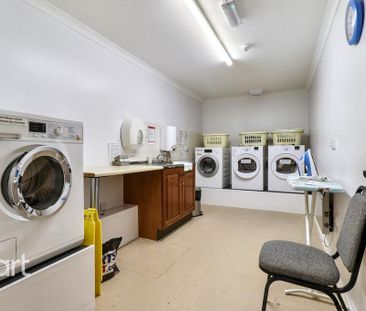 1 bedroom retirement property to rent - Photo 3