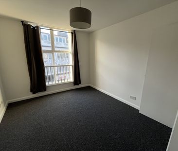 3 bed apartment to rent in St Peters Gate, BH1 - Photo 2