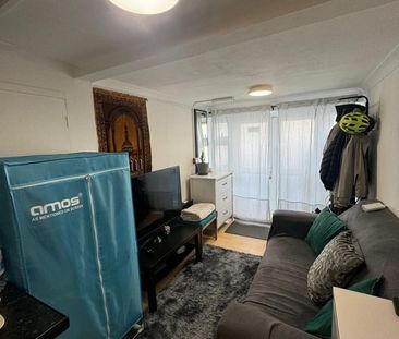 Studio Flat, Burnley Road, NW10 - Photo 1