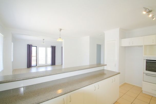 Sapphire Beach, 13 Canomie Street - Photo 1