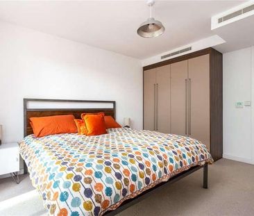 Courtyard Apartments, Avantgarde Place, London, E1 - Photo 3