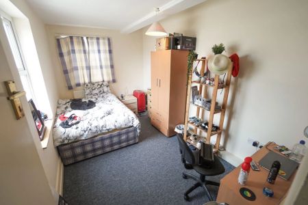 To Rent Wimborne Road, Winton, Bournemouth, BH9 £1,500 pcm Tenancy Info - Photo 3