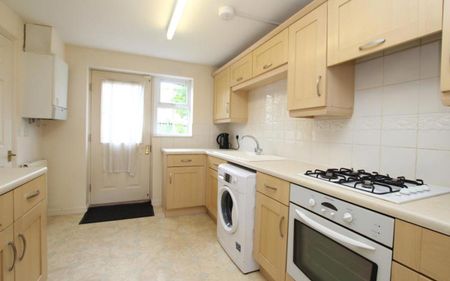 ***STUDENT PROPERTY *** BILLS INCLUDED!! 4 double bedrooms student property 5 min walk from University of the West of England. Move in July 2026. - Photo 3