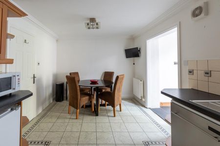 4 bedroom semi-detached house to rent - Photo 3