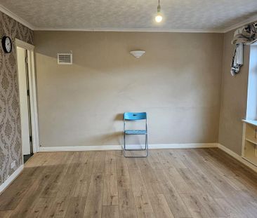 4 bedroom end of terrace house to rent - Photo 1