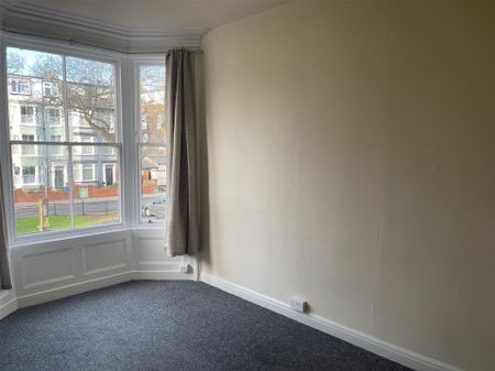 6 Trafalgar Square, YO12 7PY, Scarborough - Photo 2