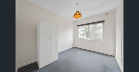 Located above the takeaway shop - For Inspections walk down the driveway, turn left and up the stairs to flat 2 - Photo 5