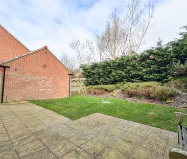 4 bedroom semi-detached house to rent - Photo 3