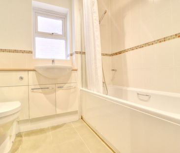 4 bedroom semi detached house to rent - Photo 6