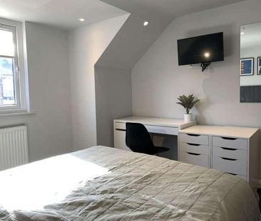 Modern Bedroom Apartment, LN5 - Photo 5