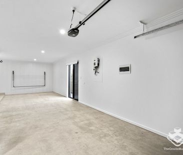 4 Bedroom, Pool in complex, 3 Carparks - Photo 3