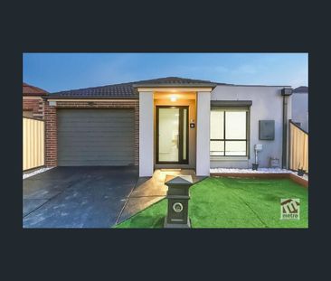 1/2 Balmoral Cl, Hillside, Vic 3037 - Photo 4