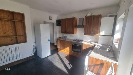 3 bedroom semi-detached house to rent - Photo 5