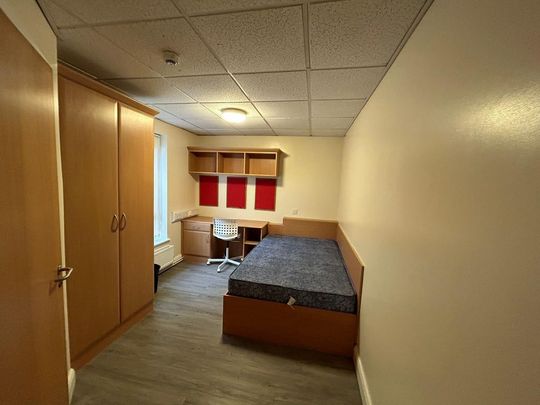 6 bedroom flat to rent - Photo 1