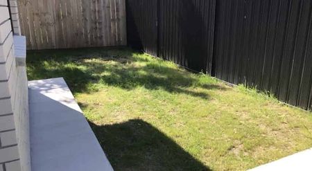 MANUREWA, 3 BEDROOMS - Photo 2