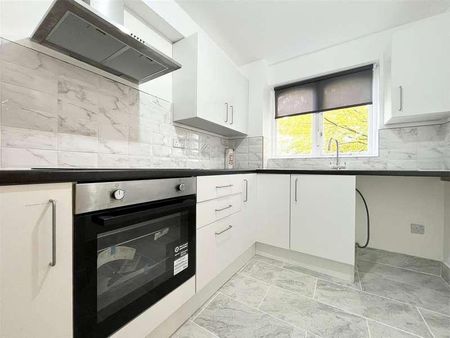 Celadon Close, Enfield, EN3 - Photo 2