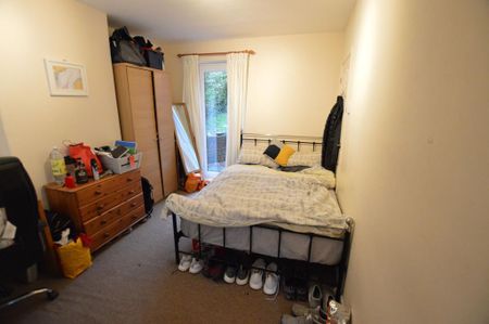 4 bedroom semi-detached house to rent - Photo 3