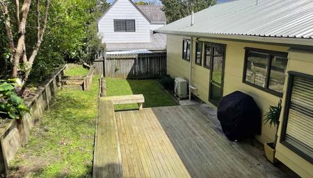 Peaceful Cosy Family Home in Torbay - Photo 4