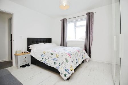 2 bedroom semi-detached house to rent - Photo 4